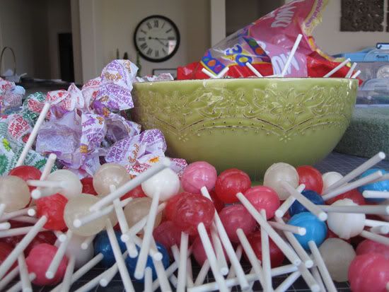 Dum Dum Wreath,Oh Louise!,DIY lollipop wreath,dum dum crafts