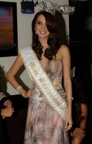 miss supranational peru 2011 winner jessica schialer