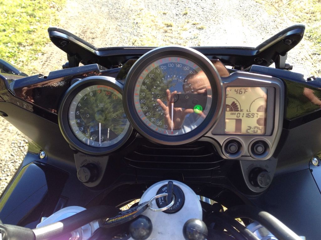 http://i953.photobucket.com/albums/ae17/sportbikertony/2009FJR/7C93705F-F13B-4FD9-870A-06714914BE19-691-000000726AA629F0.jpg