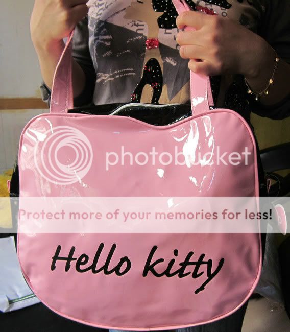 beautiful hello kitty pink hand/should bag new with tag  